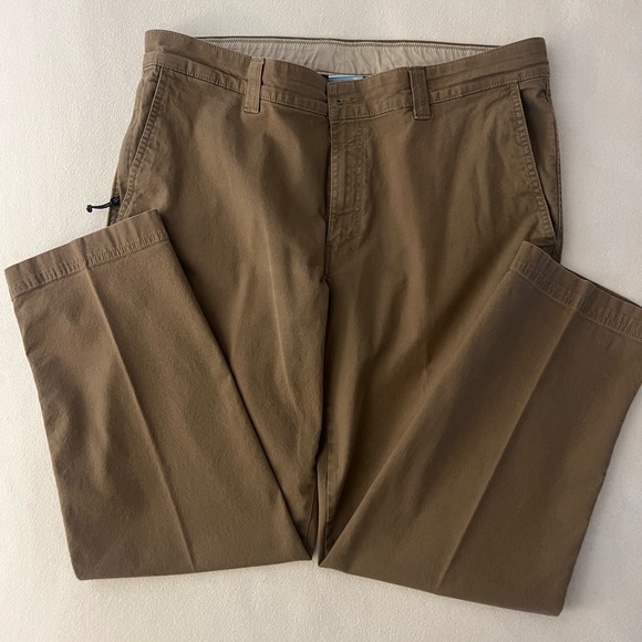 Columbia mens slacks. 38 waist by 30 length. Tan/ beige. 6 pockets - Picture 5 of 9